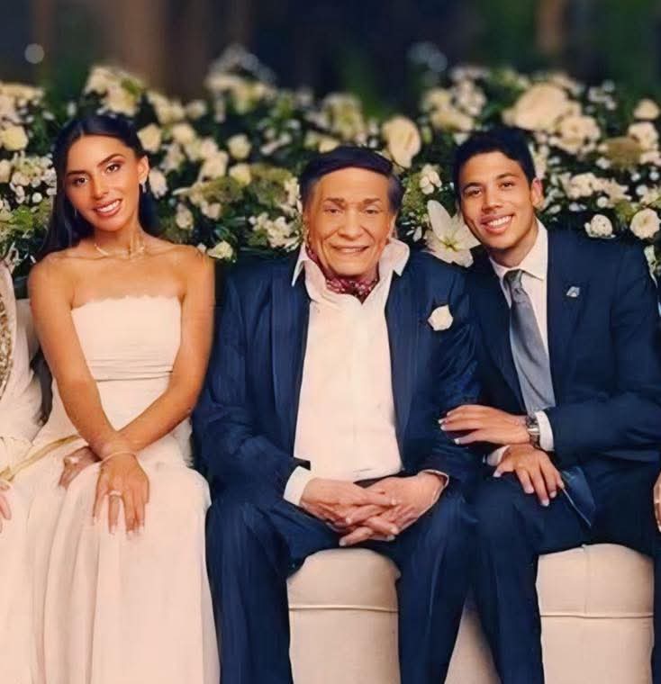 بعد غياب 3 سنوات .. ظهور الزعيم عادل إمام في حفل زفاف حفيده نجل المخرج رامي إمام