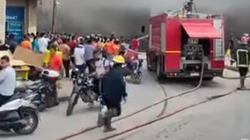 حريق هائل في مطعم شهير بالإسكندرية.. والحماية المدنية تدفع بـ 3 سيارات إطفاء