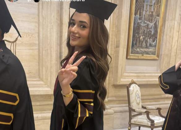 ملك أحمد زاهر تشارك جمهورها صورا من حفل تخرجها 