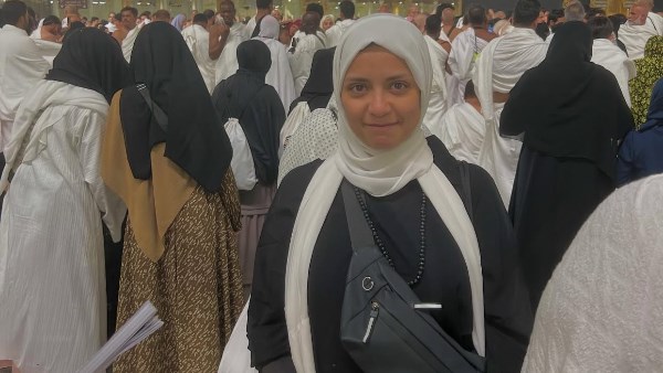 أحدث ظهور لـ سهر الصايغ أمام الكعبة 