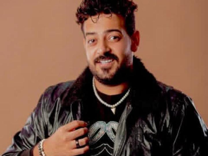 صور سيارة إسماعيل الليثي عقب تعرضه لحادث سير مروع 